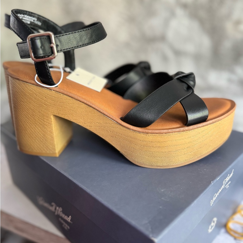 Universal Thread Ladies Heels/Wedges - Picture 5 of 11